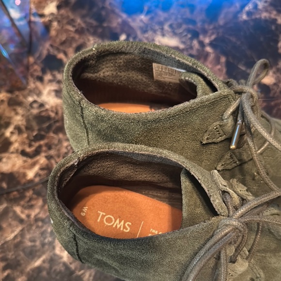 TOM Kala Wedged Heel Bootie in Dusty Olive Suede Women’s Size 9 - Picture 3 of 11